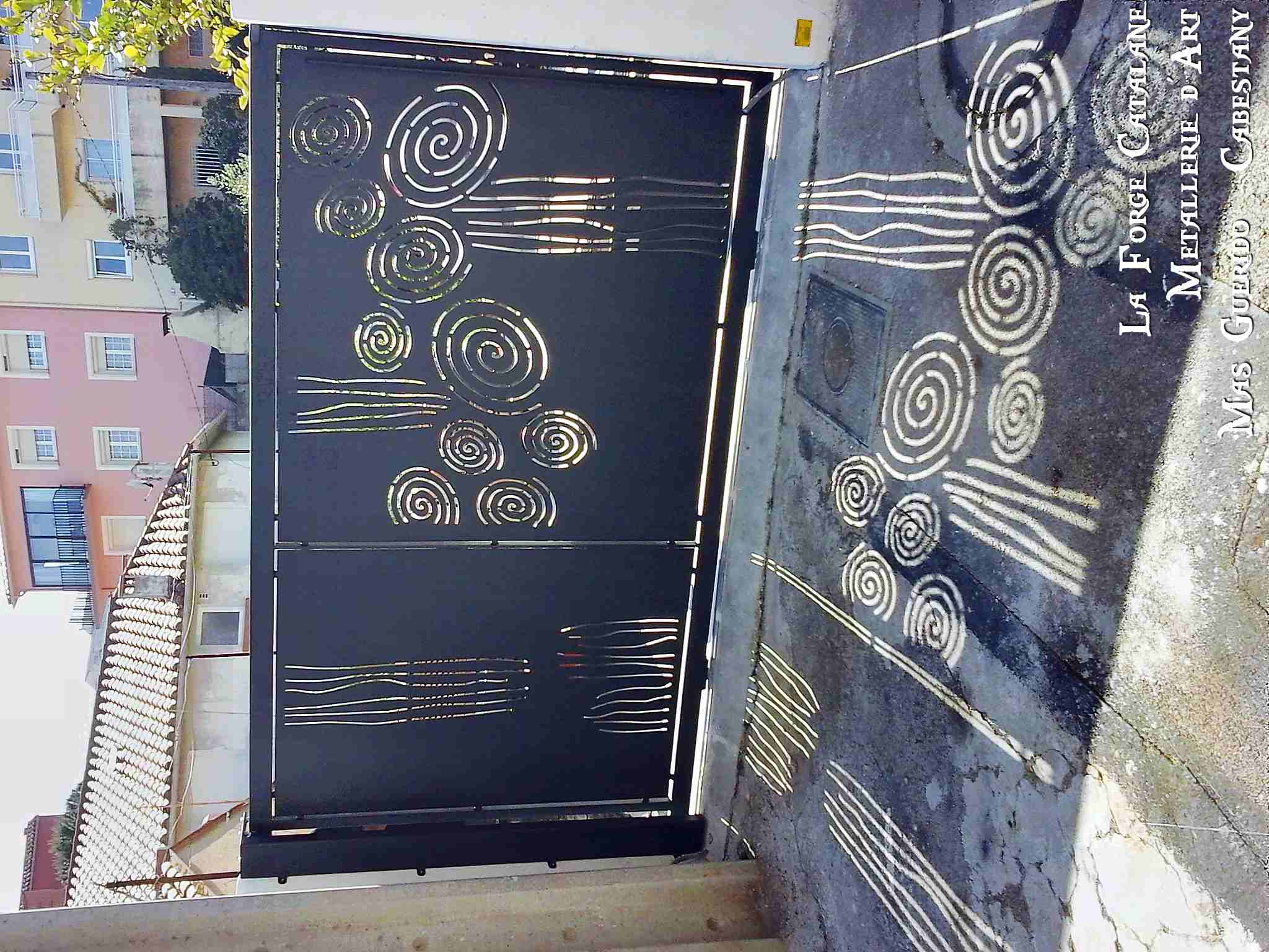 portail coulissant decoupe laser moderne thermolaquage forge catalane.jpg